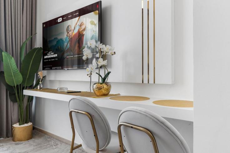 Building Tariaq Bedon Esm - ivy - 1387997 adresindeki bir dairede modern mobilyalarla zarif bir şekilde tasarlanmış oturma odası Nad Al Sheba, Dubai