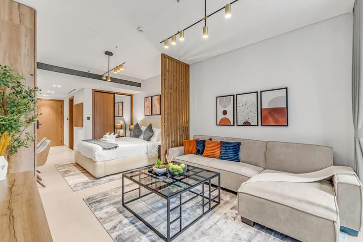 Dubai Al Barsha South FourthのBuilding Tariaq Bedon Esm - ivy - 1388010のアパートメントにある、モダンな家具を備えたエレガントなデザインのリビングルーム