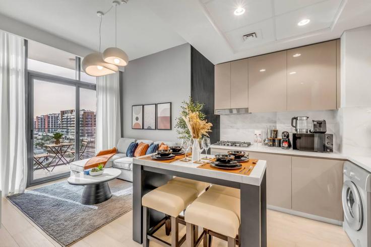 Elegant gestaltetes Wohnzimmer mit moderner Einrichtung in einer Wohnung im Building Meydan One Street - ivy - 1388013 in Nad Al Sheba, Dubai