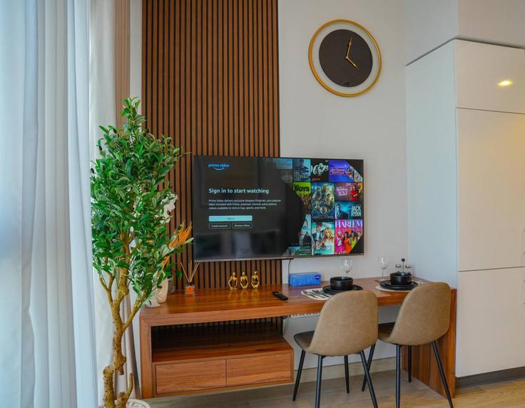 Building Meydan One Street - ivy - 1388014 adresindeki bir dairede modern mobilyalarla zarif bir şekilde tasarlanmış oturma odası Nad Al Sheba, Dubai