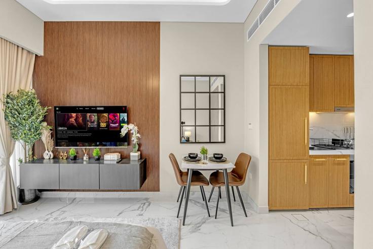 Building Meydan One Street - ivy - 1388021 adresindeki bir dairede modern mobilyalarla zarif bir şekilde tasarlanmış oturma odası Nad Al Sheba, Dubai