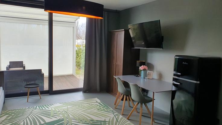 Elegant gestaltetes Wohnzimmer mit moderner Einrichtung in einer Wohnung im Building Chaukenstraße - jacek-lipski - 1501605 in Berlin, Berlin