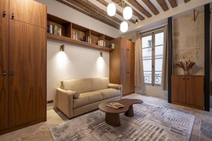 Salle de séjour élégante avec mobilier moderne dans un appartement à Building Rue des Bernardins - jhmh - 1473088 à 5th arrondissement, Paris