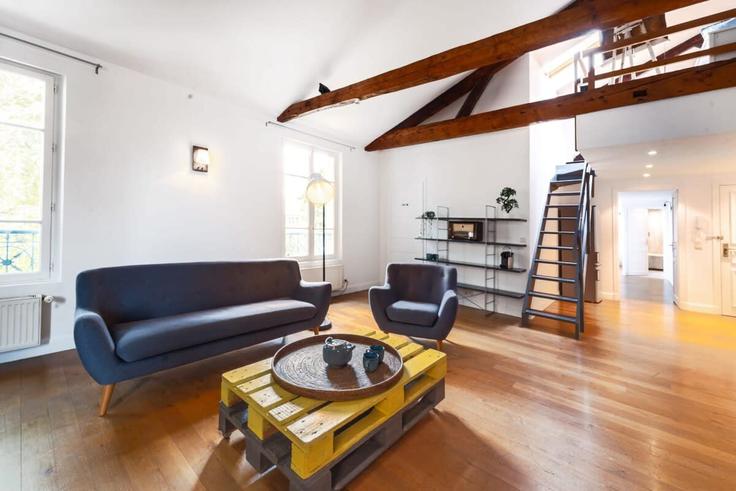 Building Avenue Pierre Larousse - jhmh - 1475836 adresindeki bir dairede modern mobilyalarla zarif bir şekilde tasarlanmış oturma odası Malakoff, Malakoff