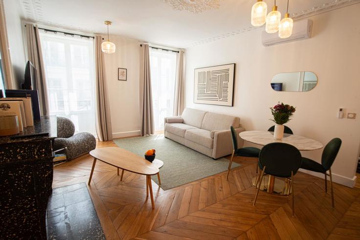 9th arrondissement, Paris에 위치한 Building Rue de Caumartin - jhmh - 1471204 유닛의 세련된 인테리어가 돋보이는 거실