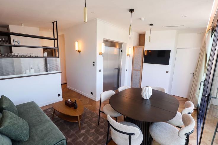 Salle de séjour élégante avec mobilier moderne dans un appartement à Building Rue de Caumartin - jhmh - 1607993 à 9th arrondissement, Paris Salle de séjour élégante avec mobilier moderne dans un appartement à Building Rue de Caumartin - jhmh - 1607993 à 9th arrondissement, Paris