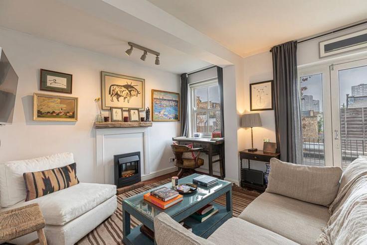 Salle de séjour élégante avec mobilier moderne dans un appartement à Building Battersea Park Road - joivy - 1384020 à London Borough of Wandsworth, London