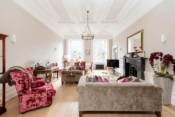 Edinburgh West EndのBuilding Rutland Square - joivy - 1075932のアパートメントにある、モダンな家具を備えたエレガントなデザインのリビングルーム