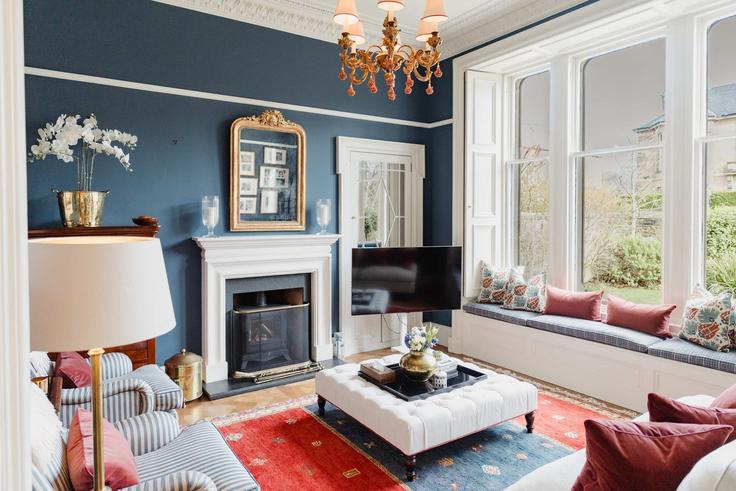Edinburgh MurrayfieldのBuilding Ravelston Park - joivy - 1309814 - LONのアパートメントにある、モダンな家具を備えたエレガントなデザインのリビングルーム