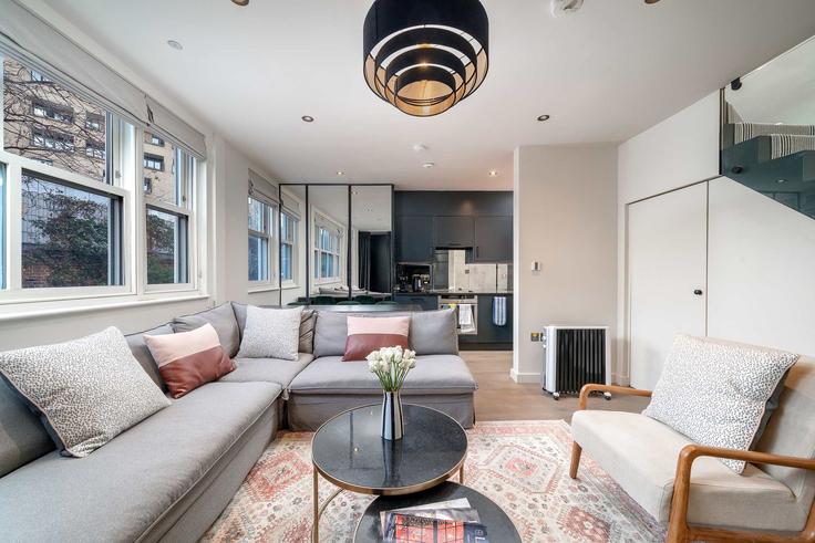 Salle de séjour élégante avec mobilier moderne dans un appartement à Building Emperor's Gate - joivy - 1059005 à Royal Borough of Kensington and Chelsea, London