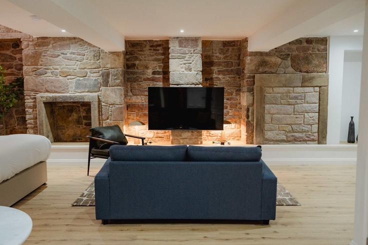 Salle de séjour élégante avec mobilier moderne dans un appartement à Building Niddry Street - joivy - 1605826 à Old Town, Edinburgh Salle de séjour élégante avec mobilier moderne dans un appartement à Building Niddry Street - joivy - 1605826 à Old Town, Edinburgh