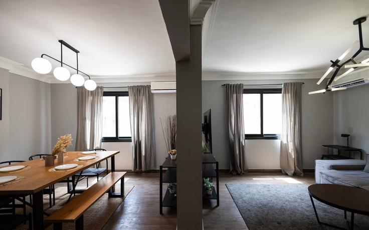 Sala de estar elegantemente projetada com móveis modernos em um apartamento no Building Ashbelya - jolie-havens - 1524691 em El Nozha, Cairo