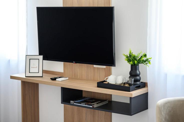 Elegante sala de estar con mobiliario moderno en un apartamento en Building Strada Budai Deleanu - joy-city-stay - 1072055 en Timișoara, Timișoara Elegante sala de estar con mobiliario moderno en un apartamento en Building Strada Budai Deleanu - joy-city-stay - 1072055 en Timișoara, Timișoara