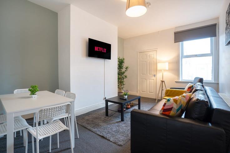 Building Coach Road - jozef-toth - 1507953 adresindeki bir dairede modern mobilyalarla zarif bir şekilde tasarlanmış oturma odası North Tyneside District, Wallsend