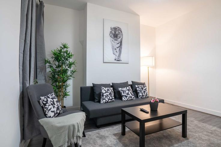 Elegante sala de estar con mobiliario moderno en un apartamento en Building Greengate Street - jozef-toth - 1507949 en Barrow-in-Furness, Barrow-in-Furness Elegante sala de estar con mobiliario moderno en un apartamento en Building Greengate Street - jozef-toth - 1507949 en Barrow-in-Furness, Barrow-in-Furness