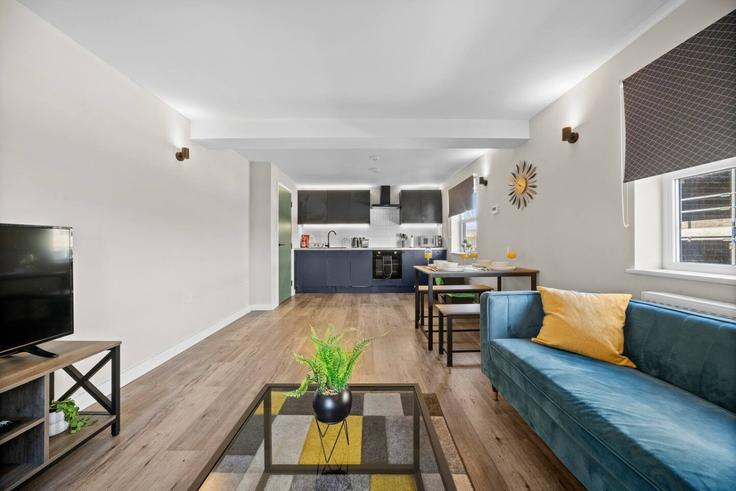 Elegant gestaltetes Wohnzimmer mit moderner Einrichtung in einer Wohnung im Building Vere Street - jry-property-group - 1697761 in Roath, Cardiff Elegant gestaltetes Wohnzimmer mit moderner Einrichtung in einer Wohnung im Building Vere Street - jry-property-group - 1697761 in Roath, Cardiff