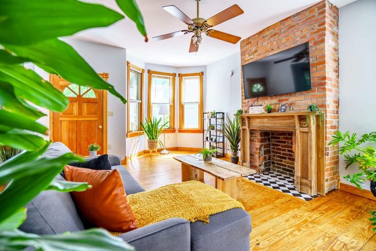 Building West 5th Avenue - jungle-house - 1265655 - USA adresindeki bir dairede modern mobilyalarla zarif bir şekilde tasarlanmış oturma odası Columbus, Columbus