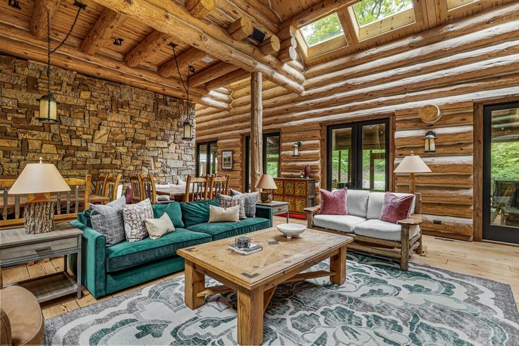 Michiana, Michiana 소재 Building Apache Trail - juniper-holiday-and-home - 1232021 - DTW 유닛에 마련된, 현대적인 가구로 꾸며진 우아한 디자인의 거실