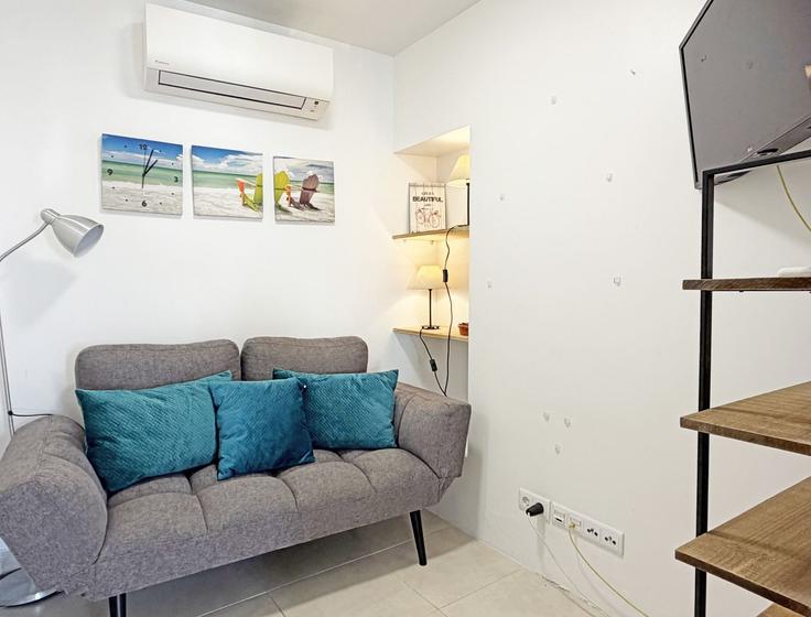 Building Travessa dos Fumeiros - junto-ao-mar - 1407062 adresindeki bir dairede modern mobilyalarla zarif bir şekilde tasarlanmış oturma odası Santa Maria, Tavira