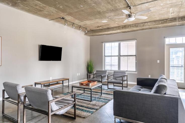 Elegantly designed living room with modern furnishings in an apartment at Building Lavaca Street - kasa-nextpax - 1519976 in Austin, Austin