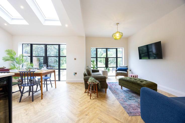 Elegant gestaltetes Wohnzimmer mit moderner Einrichtung in einer Wohnung im Building Brentwood Crescent - kaver-property-group - 1631260 in Trafford, Altrincham