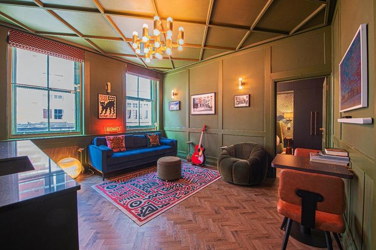 Sala de estar elegantemente projetada com móveis modernos em um apartamento no Building Meard Street - keey - 1520616 em City of Westminster, London Sala de estar elegantemente projetada com móveis modernos em um apartamento no Building Meard Street - keey - 1520616 em City of Westminster, London