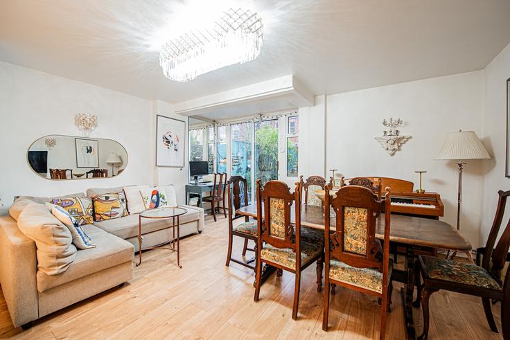 Elegante sala de estar con mobiliario moderno en un apartamento en Building Vauxhall Street - keey - 1520634 en London Borough of Lambeth, London