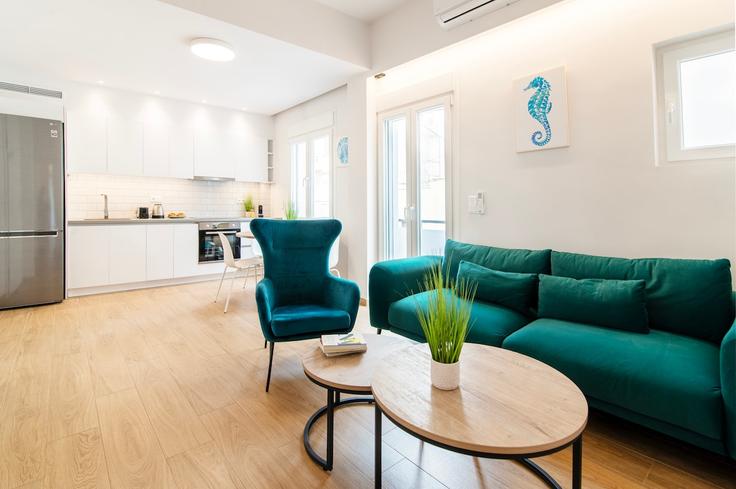 Salle de séjour élégante avec mobilier moderne dans un appartement à Building Kerkiras - kefi-spirit - 1523159 à Central Athens, Athens Salle de séjour élégante avec mobilier moderne dans un appartement à Building Kerkiras - kefi-spirit - 1523159 à Central Athens, Athens