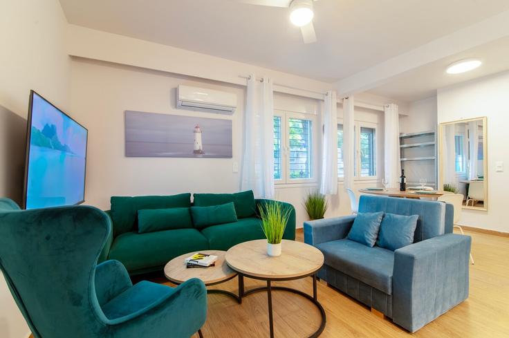 Salle de séjour élégante avec mobilier moderne dans un appartement à Building Kerkiras - kefi-spirit - 1523182 à Central Athens, Athens Salle de séjour élégante avec mobilier moderne dans un appartement à Building Kerkiras - kefi-spirit - 1523182 à Central Athens, Athens