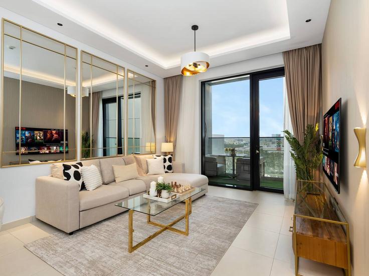 Elegant gestaltetes Wohnzimmer mit moderner Einrichtung in einer Wohnung im Building Kaheel Blvd - kensington-holiday-homes-rental-llc - 1265812 - DXB in Jumeirah Village, Dubai