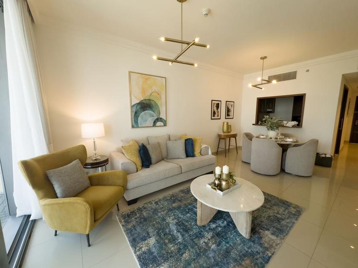 Dubai Downtown DubaiのBuilding Dubai Fountain Street - kensington-holiday-homes-rental-llc - 1324954のアパートメントにある、モダンな家具を備えたエレガントなデザインのリビングルーム