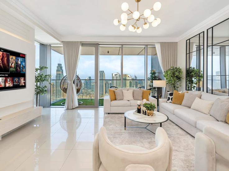 Sala de estar elegantemente projetada com móveis modernos em um apartamento no Building Dubai Fountain Street - kensington-holiday-homes-rental-llc - 1351280 em Business Bay, Dubai