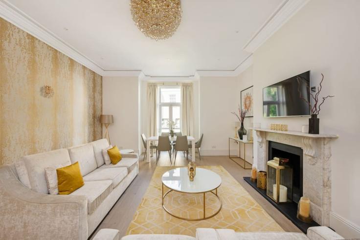 Elegant gestaltetes Wohnzimmer mit moderner Einrichtung in einer Wohnung im Building Hans Place - kenton-hostaway - 1054241 - LON in City of Westminster, London Elegant gestaltetes Wohnzimmer mit moderner Einrichtung in einer Wohnung im Building Hans Place - kenton-hostaway - 1054241 - LON in City of Westminster, London