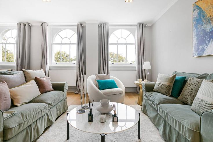 Elegant gestaltetes Wohnzimmer mit moderner Einrichtung in einer Wohnung im Building Rutland Gate - kenton-hostaway - 1054249 - LON in City of Westminster, London Elegant gestaltetes Wohnzimmer mit moderner Einrichtung in einer Wohnung im Building Rutland Gate - kenton-hostaway - 1054249 - LON in City of Westminster, London