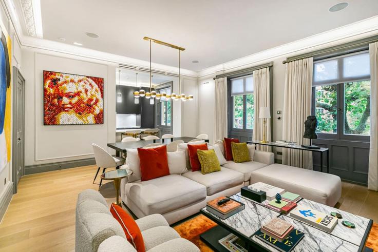 Salle de séjour élégante avec mobilier moderne dans un appartement à Building Addison Road - kenton-hostaway - 1054250 - LON à Royal Borough of Kensington and Chelsea, London