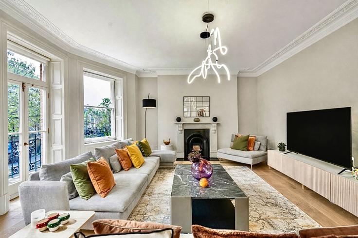 Elegant gestaltetes Wohnzimmer mit moderner Einrichtung in einer Wohnung im Building Cadogan Gardens - kenton-hostaway - 1054251 - LON in Royal Borough of Kensington and Chelsea, London Elegant gestaltetes Wohnzimmer mit moderner Einrichtung in einer Wohnung im Building Cadogan Gardens - kenton-hostaway - 1054251 - LON in Royal Borough of Kensington and Chelsea, London