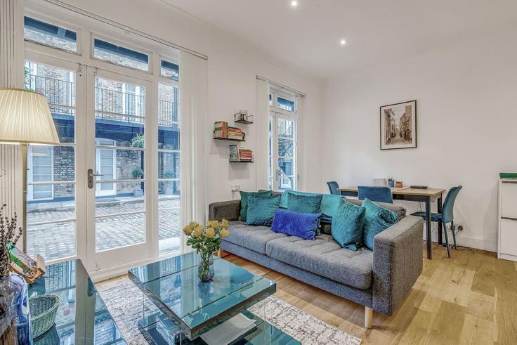 City of Westminster, London에 위치한 Building Bouverie Place - kenton-hostaway - 1054256 - LON 유닛의 세련된 인테리어가 돋보이는 거실