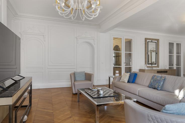Elegant gestaltetes Wohnzimmer mit moderner Einrichtung in einer Wohnung im Building Avenue Kléber - kenton-hostaway - 1060823 in 16th arrondissement, Paris Elegant gestaltetes Wohnzimmer mit moderner Einrichtung in einer Wohnung im Building Avenue Kléber - kenton-hostaway - 1060823 in 16th arrondissement, Paris