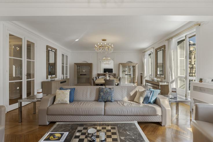 16th arrondissement, Paris에 위치한 Building Avenue Kléber - kenton-hostaway - 1060823 유닛의 세련된 인테리어가 돋보이는 거실 16th arrondissement, Paris에 위치한 Building Avenue Kléber - kenton-hostaway - 1060823 유닛의 세련된 인테리어가 돋보이는 거실