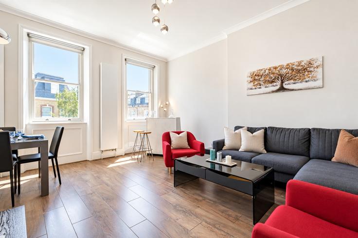 Royal Borough of Kensington and Chelsea, London에 위치한 Building Nevern Square - kenton-hostaway - 1258042 - LON 유닛의 세련된 인테리어가 돋보이는 거실 Royal Borough of Kensington and Chelsea, London에 위치한 Building Nevern Square - kenton-hostaway - 1258042 - LON 유닛의 세련된 인테리어가 돋보이는 거실