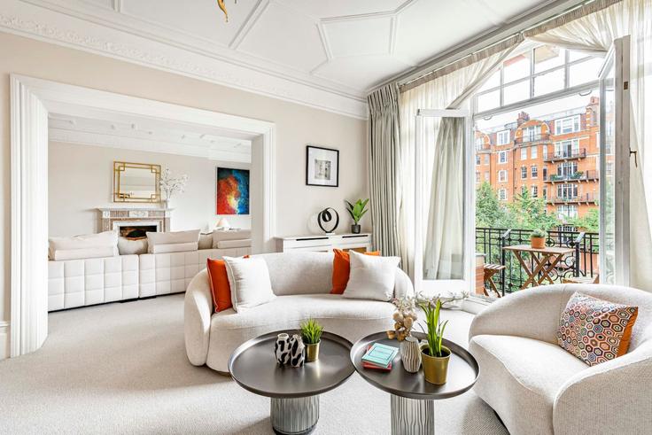 Salle de séjour élégante avec mobilier moderne dans un appartement à Building Oakwood Court - kenton-hostaway - 1282841 - LON à Royal Borough of Kensington and Chelsea, London