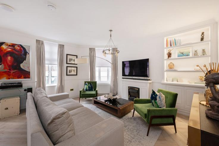 Elegant gestaltetes Wohnzimmer mit moderner Einrichtung in einer Wohnung im Building Upper Berkeley Street - kenton-hostaway - 1300979 - LON in City of Westminster, London
