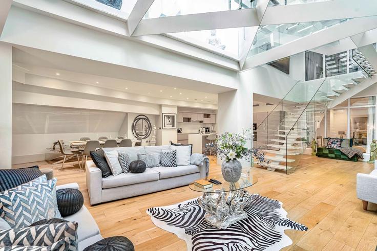 Salle de séjour élégante avec mobilier moderne dans un appartement à Building Park Lane - kenton-hostaway - 1309470 - LON à City of Westminster, London