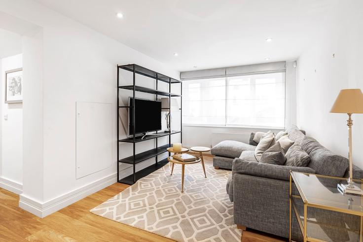 City of Westminster, London에 위치한 Building Pont Street Mews - kenton-hostaway - 1313345 - LON 아파트의 세련된 인테리어가 돋보이는 거실
