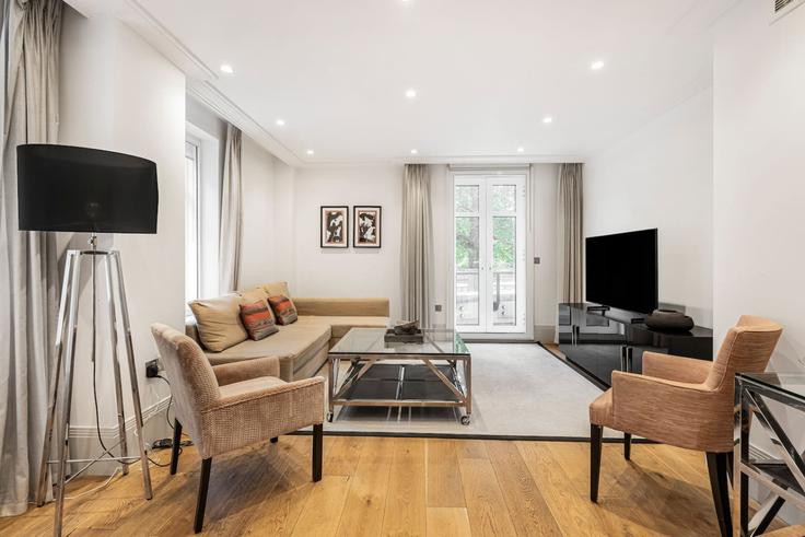 Building Park Lane - kenton-hostaway - 1323822 adresindeki bir dairede modern mobilyalarla zarif bir şekilde tasarlanmış oturma odası City of Westminster, London