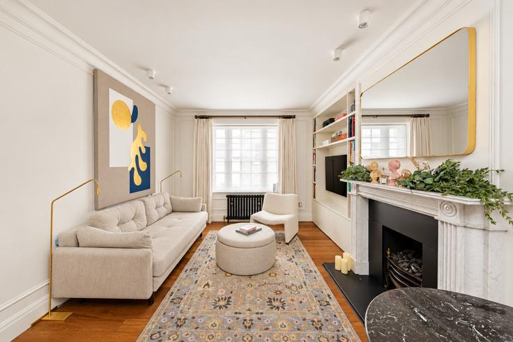 Elegantly designed living room with modern furnishings in an apartment at Building Pavilion Road - kenton-hostaway - 1382491 in Royal Borough of Kensington and Chelsea, London Elegantly designed living room with modern furnishings in an apartment at Building Pavilion Road - kenton-hostaway - 1382491 in Royal Borough of Kensington and Chelsea, London