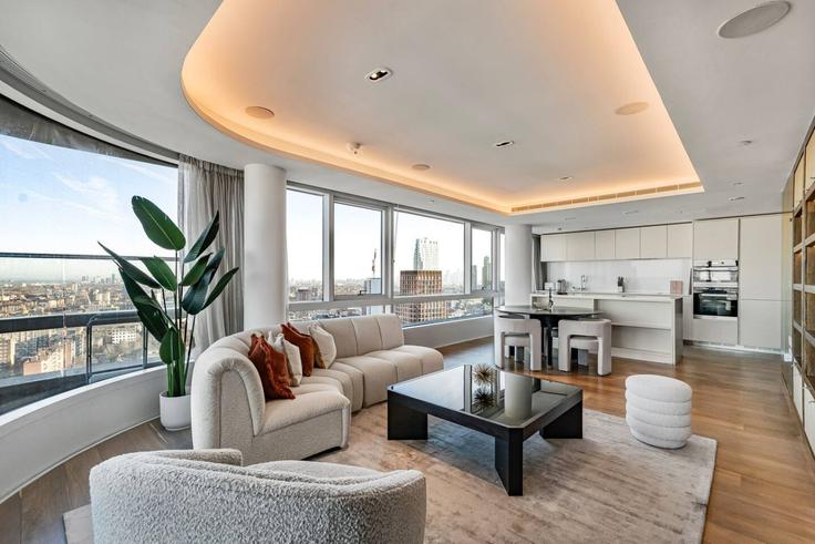 Salle de séjour élégante avec mobilier moderne dans un appartement à Building City Road - kenton-hostaway - 1390078 à London Borough of Islington, London