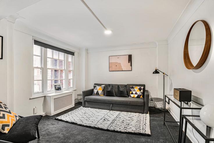 Salle de séjour élégante avec mobilier moderne dans un appartement à Building Park West Place - kenton-hostaway - 1406835 à City of Westminster, London