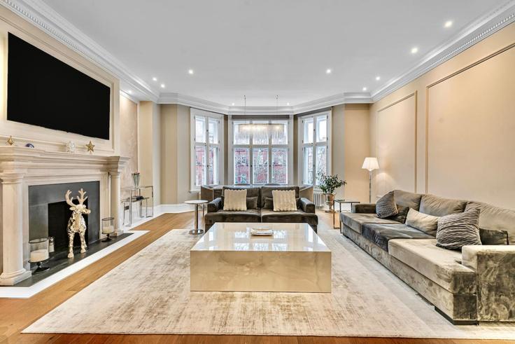Royal Borough of Kensington and Chelsea, London에 위치한 Building Cadogan Square - kenton-hostaway - 1461632 유닛의 세련된 인테리어가 돋보이는 거실