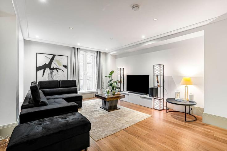 Building Hyde Park Street - kenton-hostaway - 1475393 adresindeki bir dairede modern mobilyalarla zarif bir şekilde tasarlanmış oturma odası City of Westminster, London